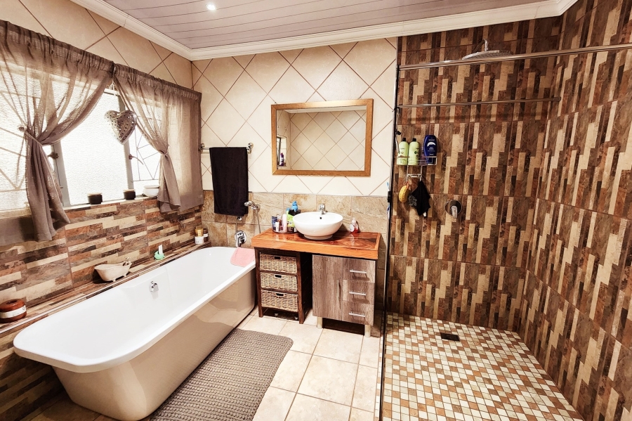 5 Bedroom Property for Sale in Valhalla Gauteng