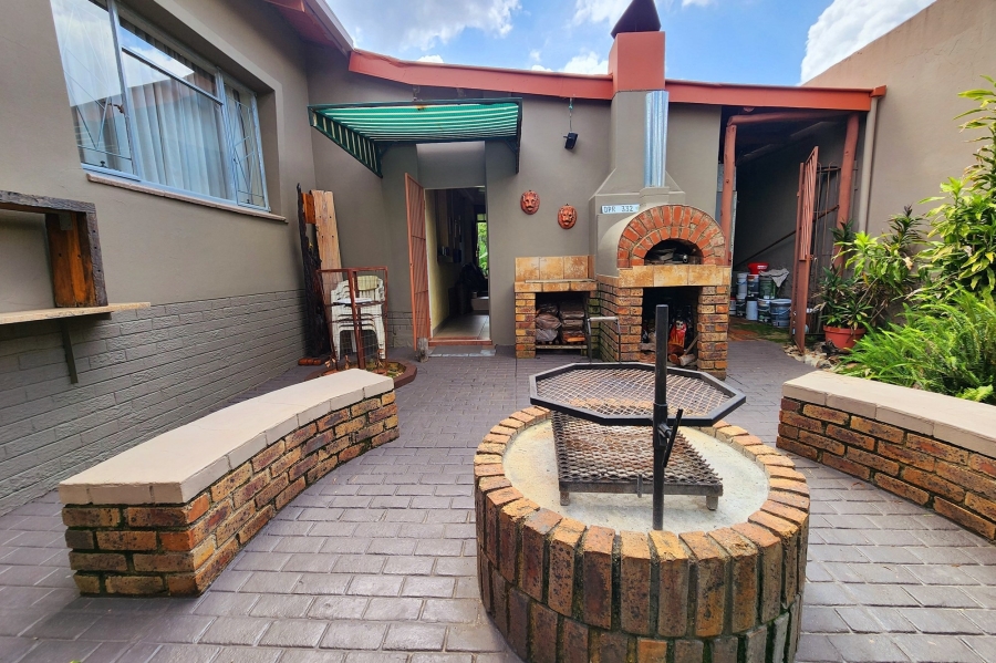 5 Bedroom Property for Sale in Valhalla Gauteng