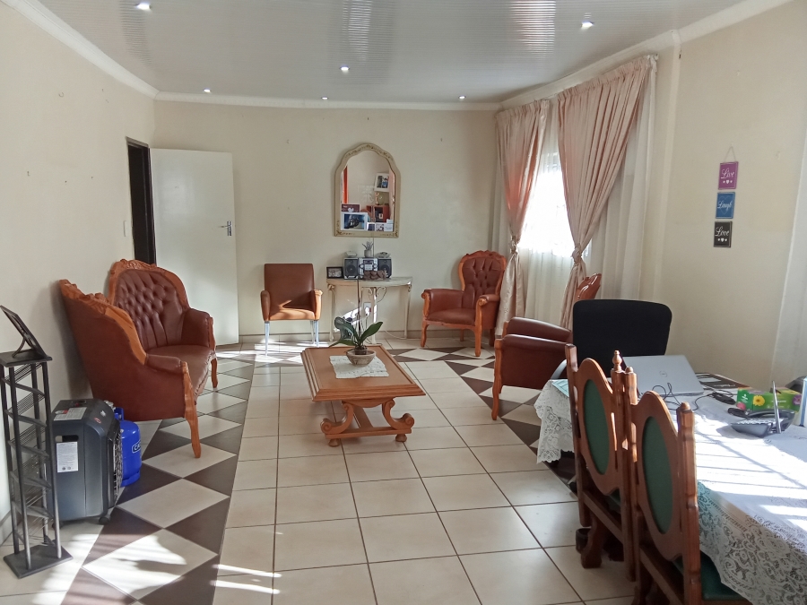 5 Bedroom Property for Sale in Witpoortjie Gauteng