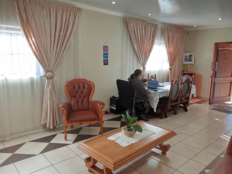 5 Bedroom Property for Sale in Witpoortjie Gauteng