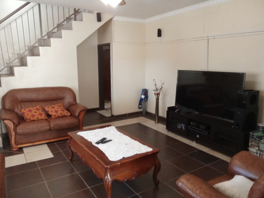 5 Bedroom Property for Sale in Witpoortjie Gauteng