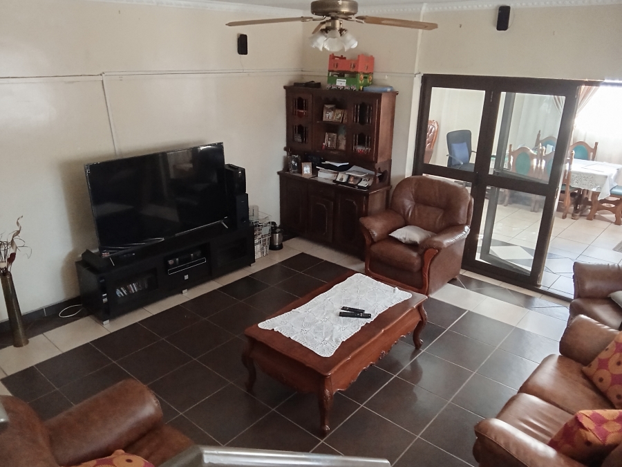 5 Bedroom Property for Sale in Witpoortjie Gauteng