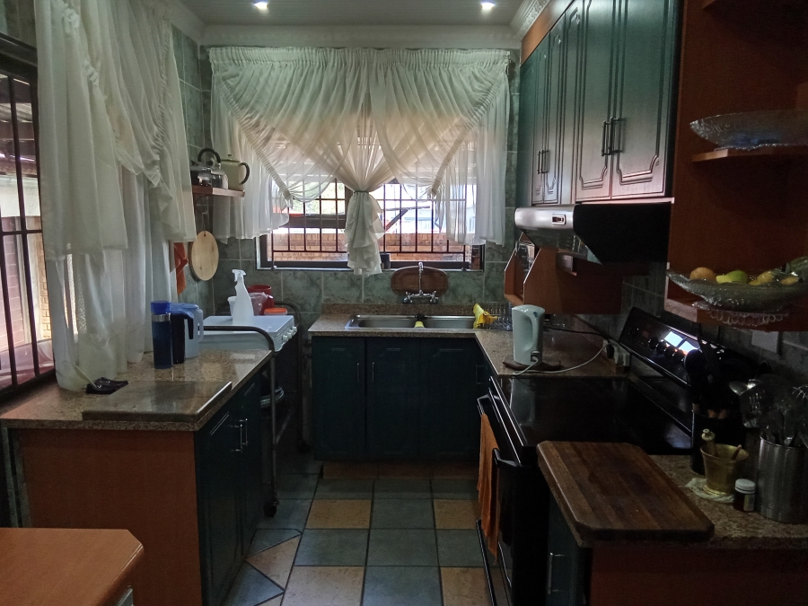 5 Bedroom Property for Sale in Witpoortjie Gauteng