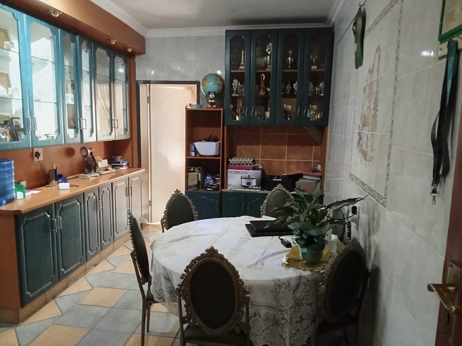 5 Bedroom Property for Sale in Witpoortjie Gauteng