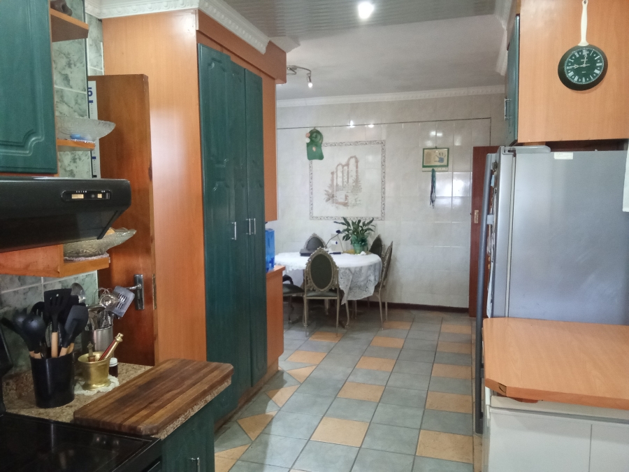 5 Bedroom Property for Sale in Witpoortjie Gauteng