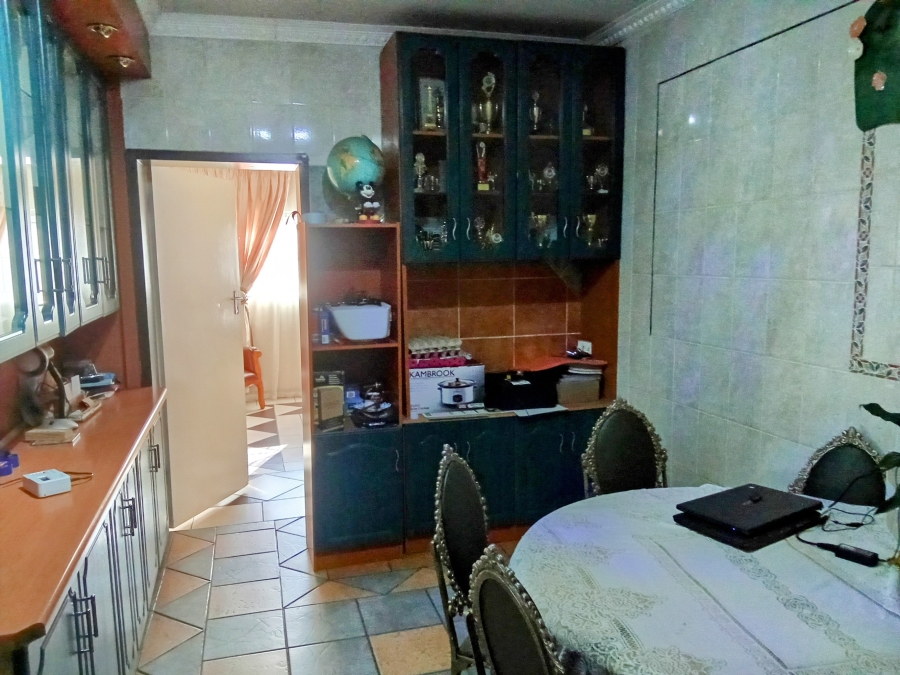 5 Bedroom Property for Sale in Witpoortjie Gauteng