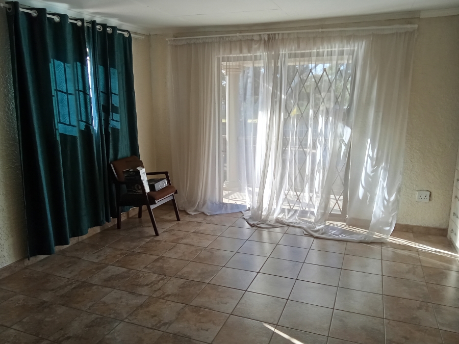 5 Bedroom Property for Sale in Witpoortjie Gauteng
