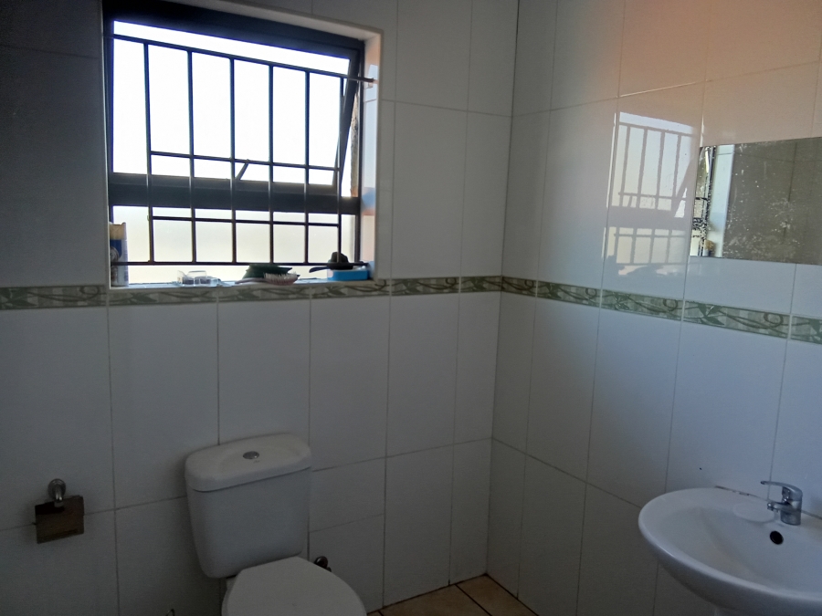 5 Bedroom Property for Sale in Witpoortjie Gauteng