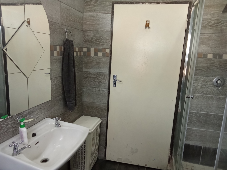 5 Bedroom Property for Sale in Witpoortjie Gauteng