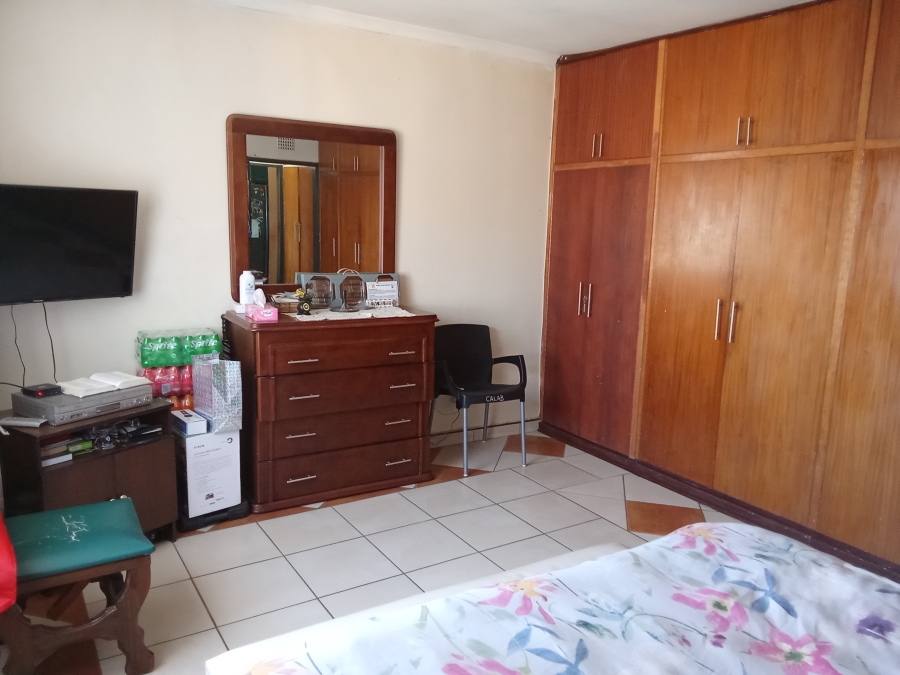 5 Bedroom Property for Sale in Witpoortjie Gauteng