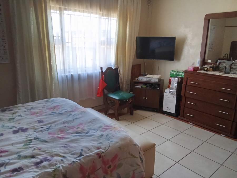 5 Bedroom Property for Sale in Witpoortjie Gauteng