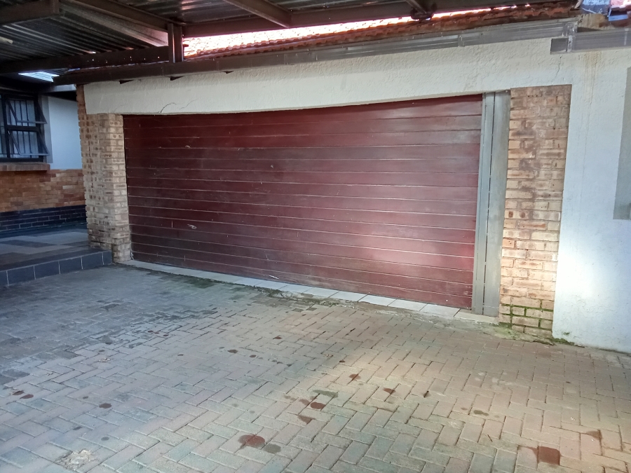 5 Bedroom Property for Sale in Witpoortjie Gauteng