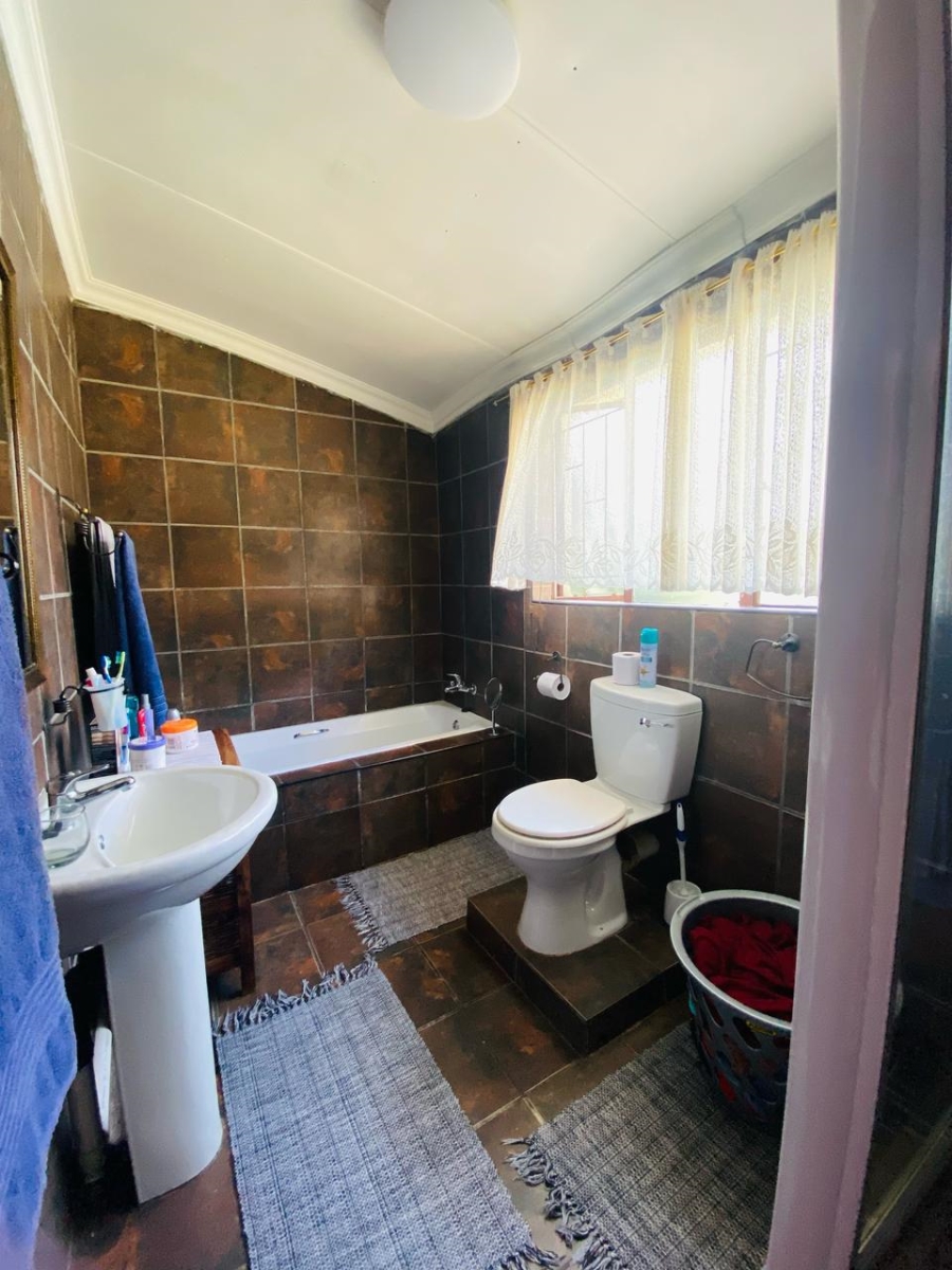 4 Bedroom Property for Sale in Sonland Park Gauteng