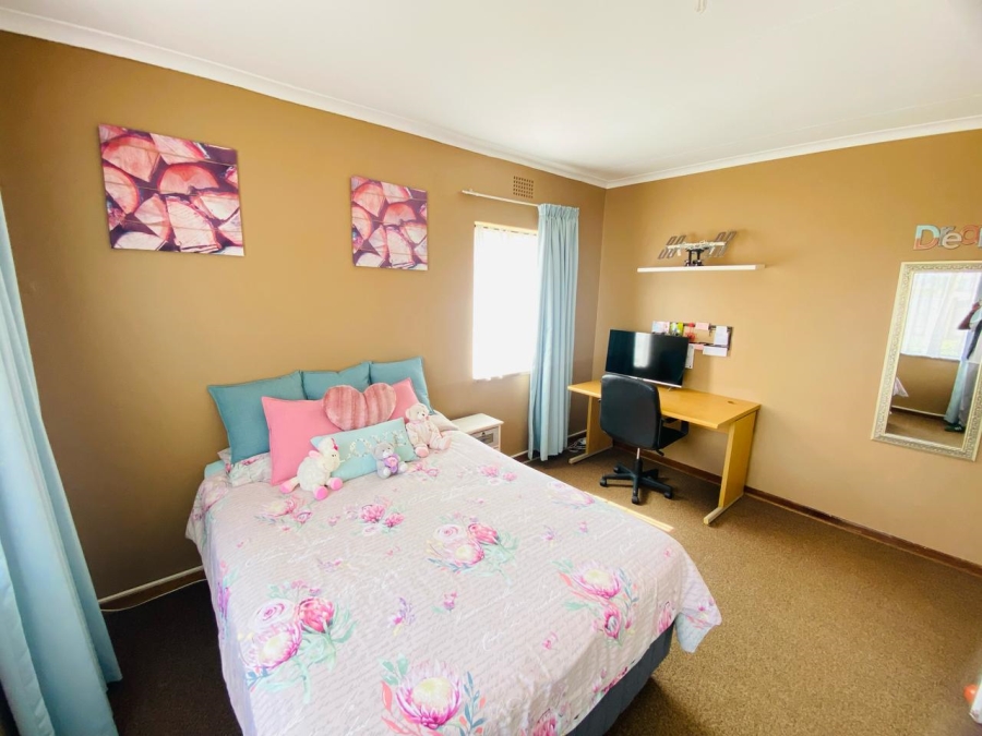 4 Bedroom Property for Sale in Sonland Park Gauteng