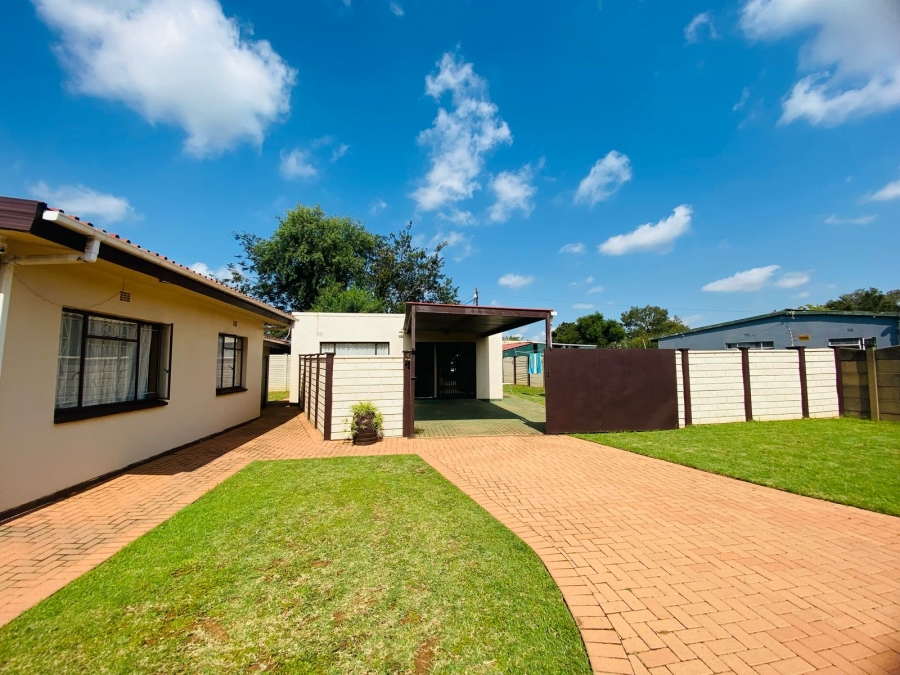 4 Bedroom Property for Sale in Sonland Park Gauteng
