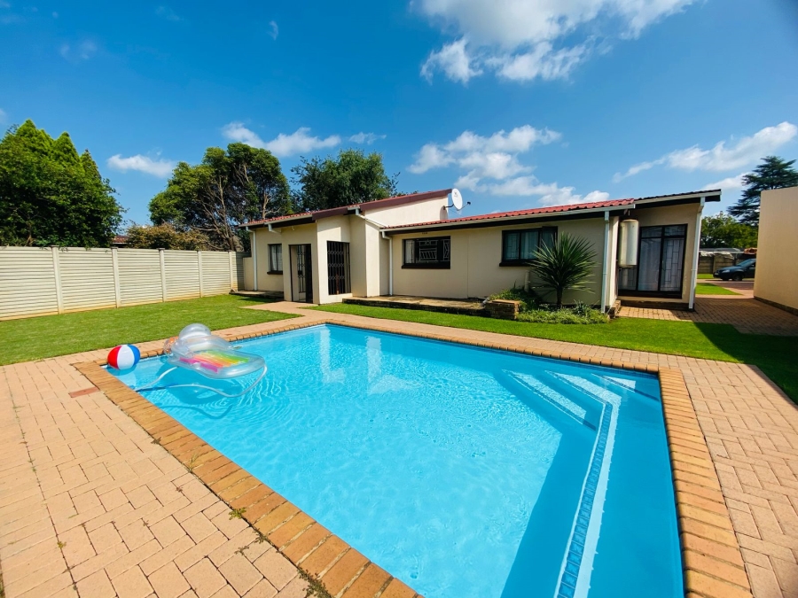 4 Bedroom Property for Sale in Sonland Park Gauteng