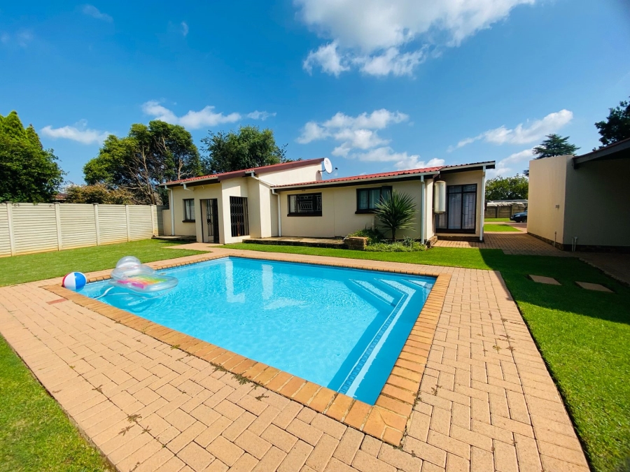 4 Bedroom Property for Sale in Sonland Park Gauteng