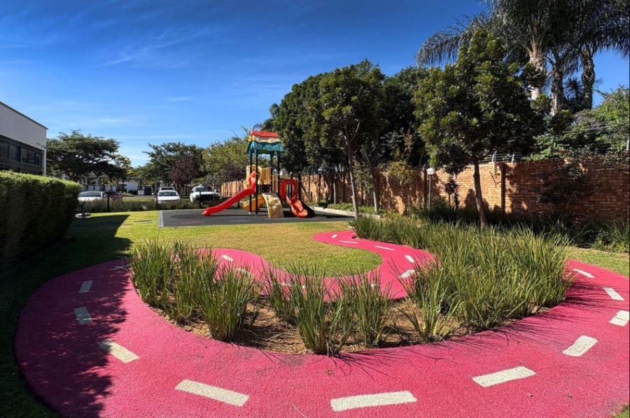 To Let 2 Bedroom Property for Rent in Crowthorne AH Gauteng