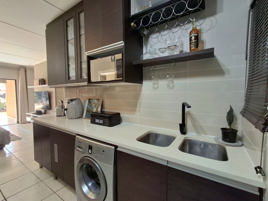 3 Bedroom Property for Sale in Greenstone Park Estate Gauteng
