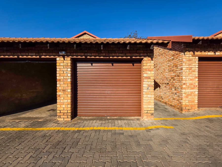 2 Bedroom Property for Sale in Annlin Gauteng