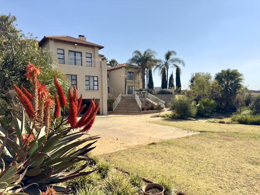 5 Bedroom Property for Sale in Mooikloof Glen Gauteng