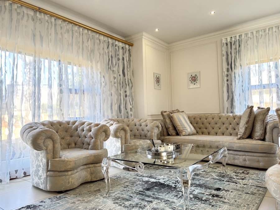 5 Bedroom Property for Sale in Mooikloof Glen Gauteng