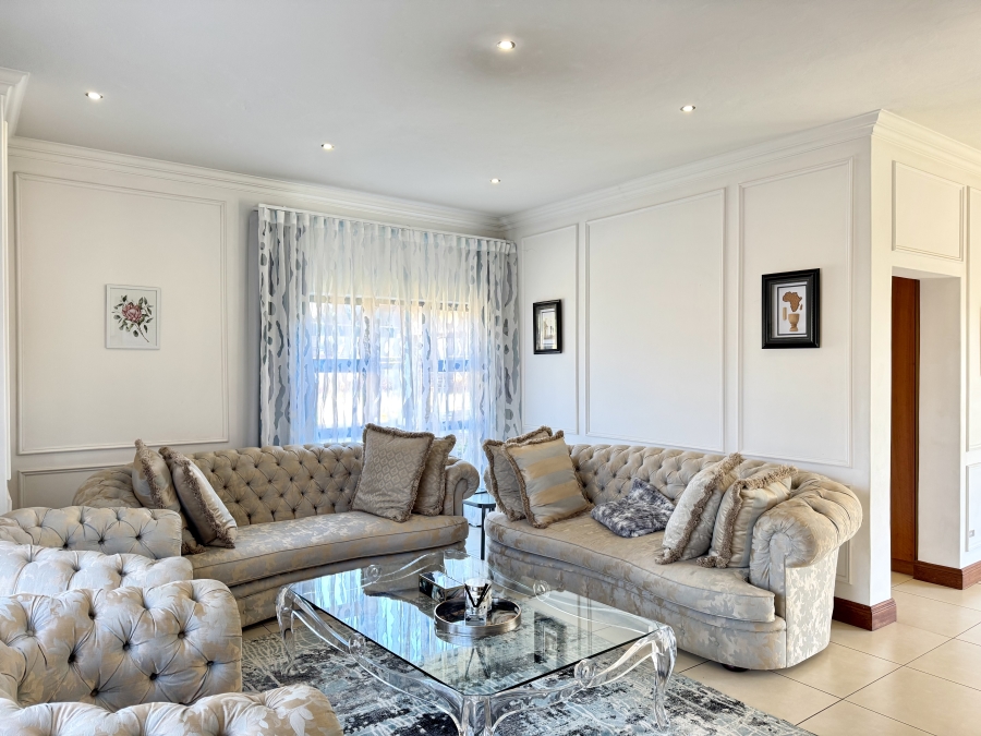 5 Bedroom Property for Sale in Mooikloof Glen Gauteng
