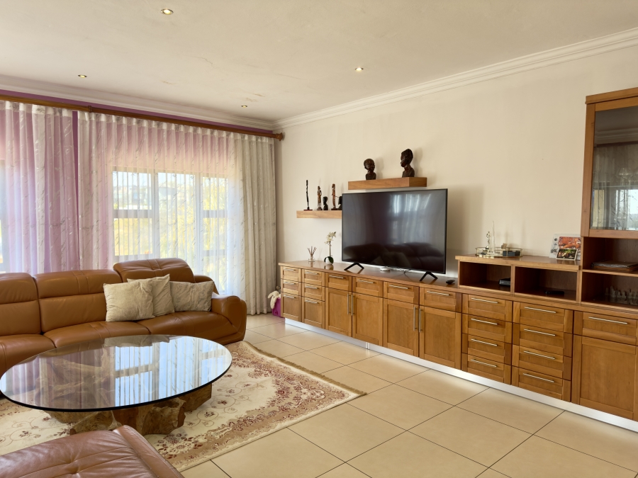 5 Bedroom Property for Sale in Mooikloof Glen Gauteng