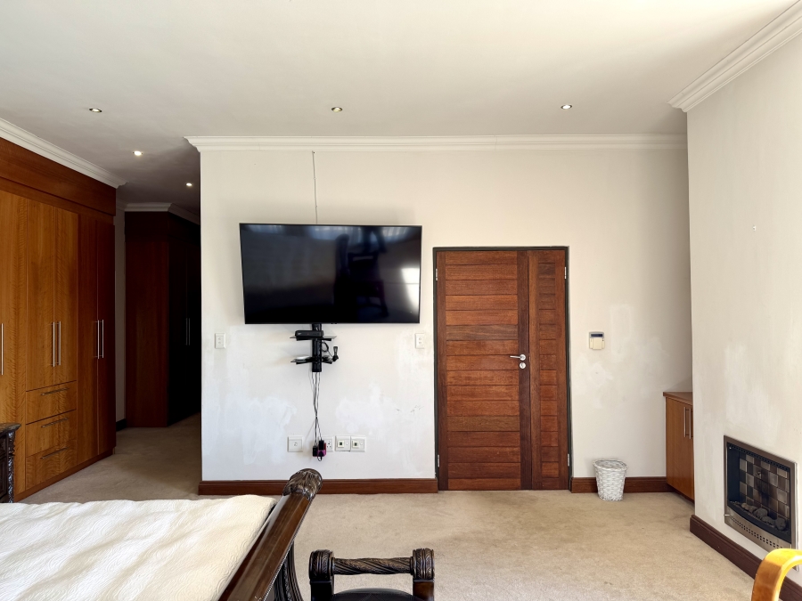 5 Bedroom Property for Sale in Mooikloof Glen Gauteng