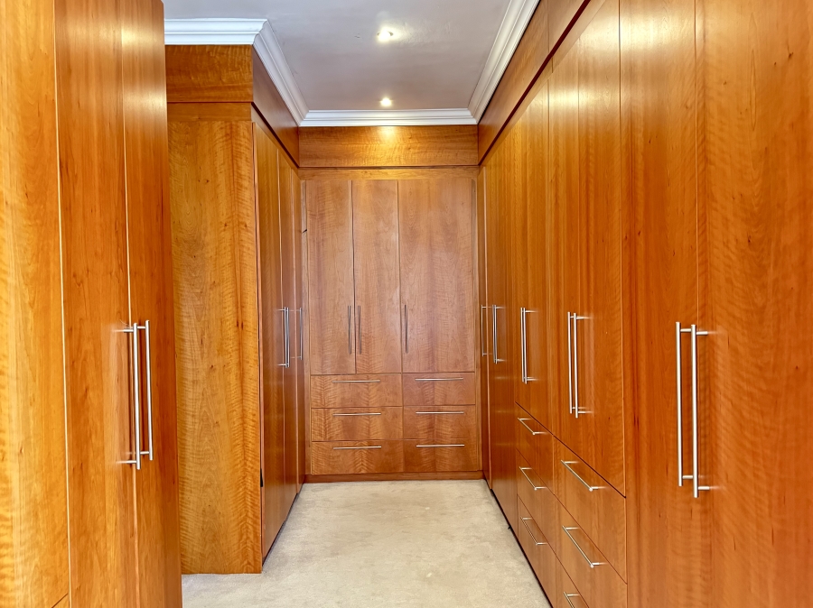 5 Bedroom Property for Sale in Mooikloof Glen Gauteng
