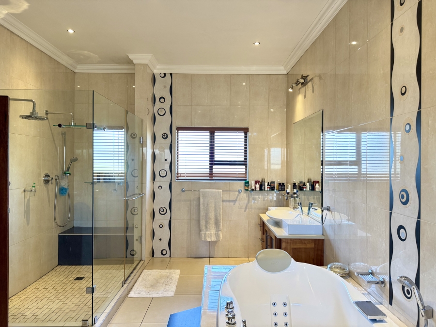 5 Bedroom Property for Sale in Mooikloof Glen Gauteng