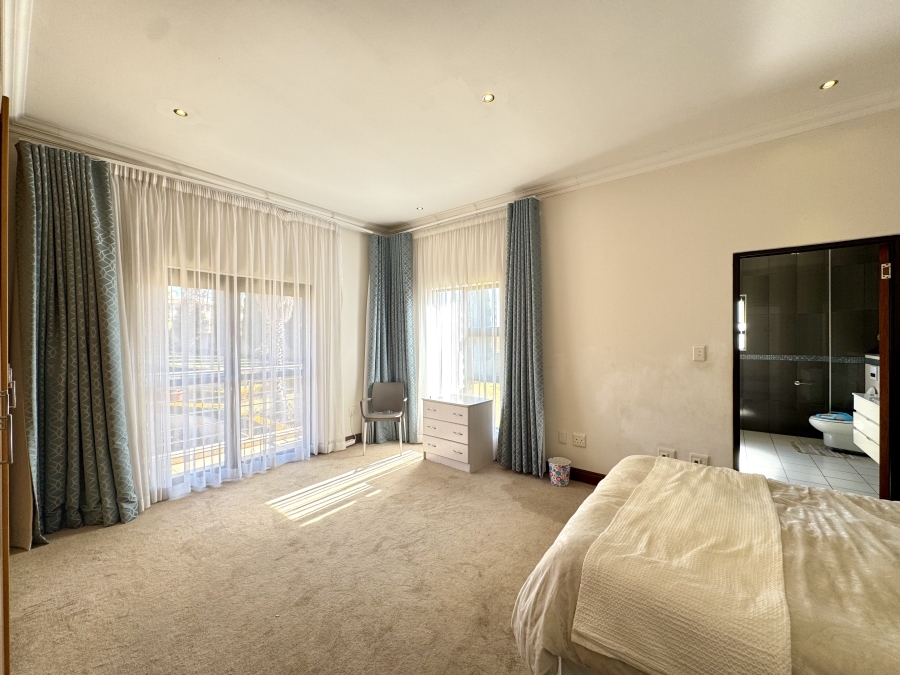 5 Bedroom Property for Sale in Mooikloof Glen Gauteng