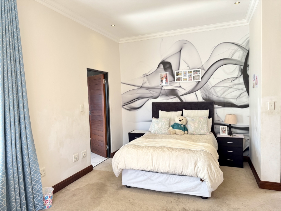 5 Bedroom Property for Sale in Mooikloof Glen Gauteng