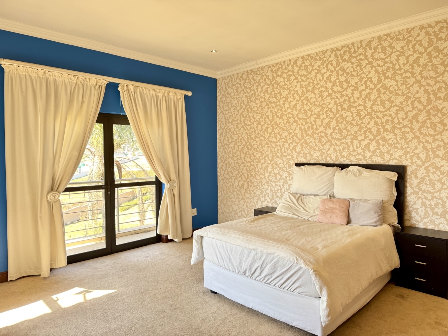 5 Bedroom Property for Sale in Mooikloof Glen Gauteng