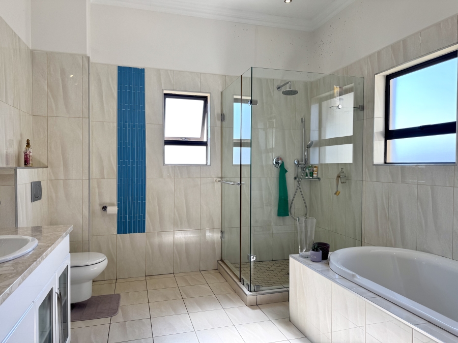 5 Bedroom Property for Sale in Mooikloof Glen Gauteng