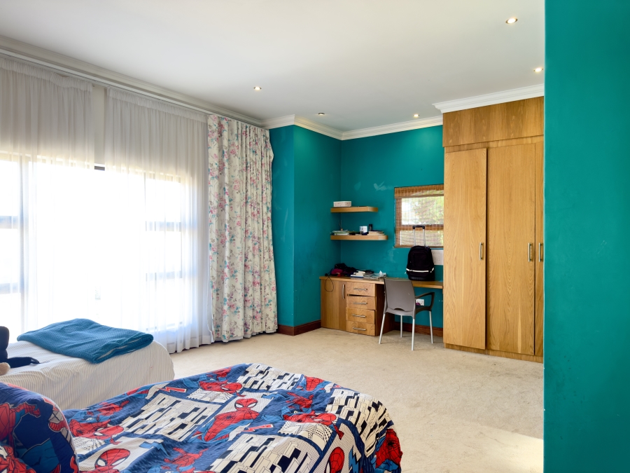 5 Bedroom Property for Sale in Mooikloof Glen Gauteng