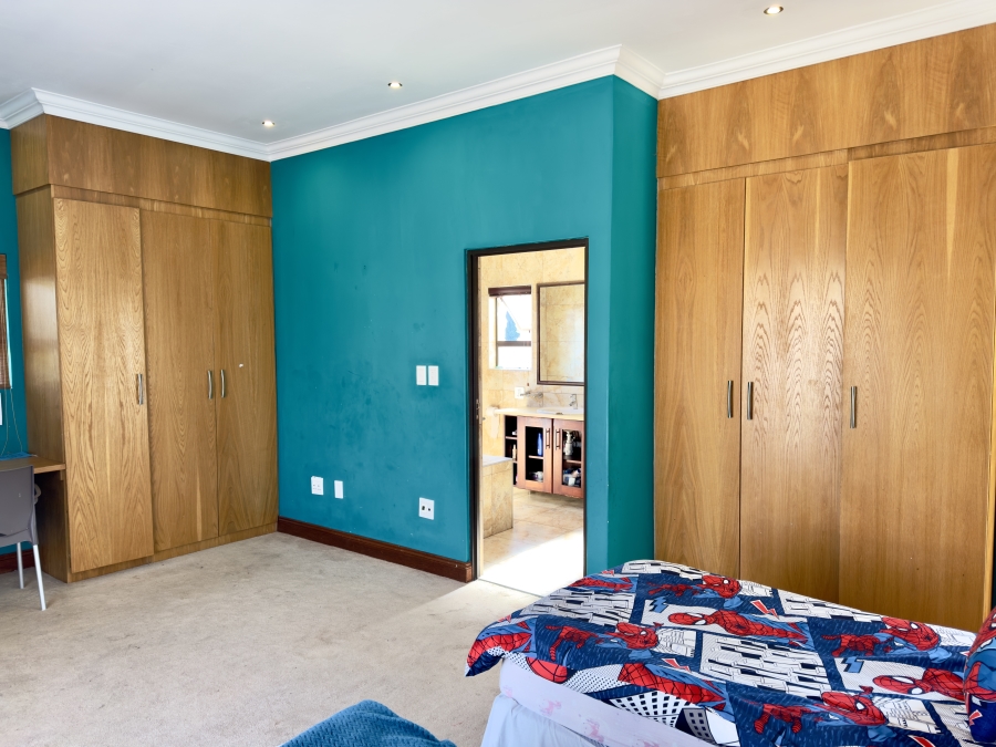 5 Bedroom Property for Sale in Mooikloof Glen Gauteng