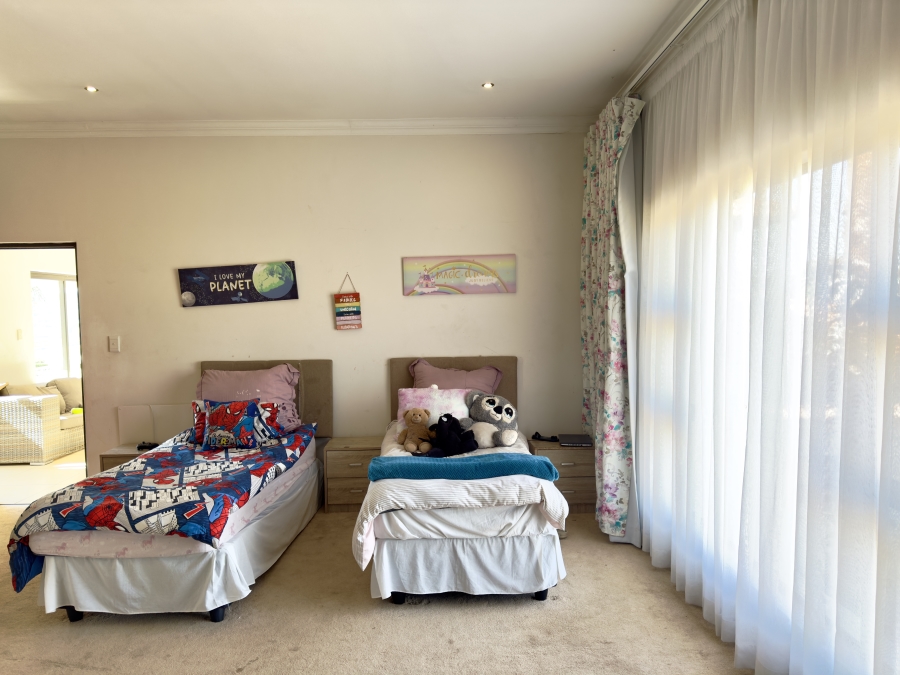 5 Bedroom Property for Sale in Mooikloof Glen Gauteng