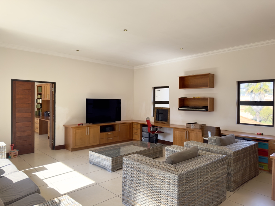 5 Bedroom Property for Sale in Mooikloof Glen Gauteng