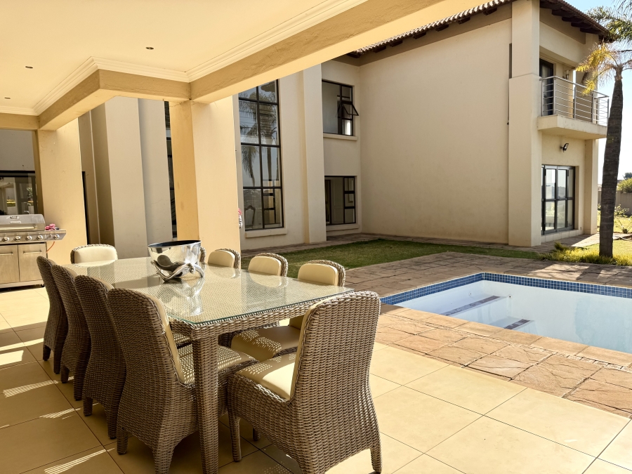 5 Bedroom Property for Sale in Mooikloof Glen Gauteng