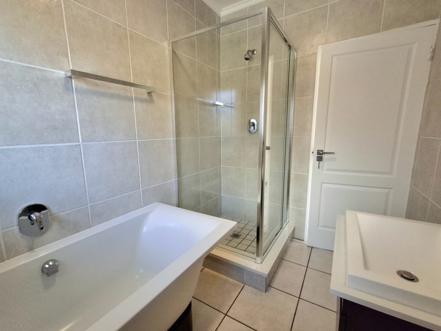 3 Bedroom Property for Sale in Greenstone Park Estate Gauteng