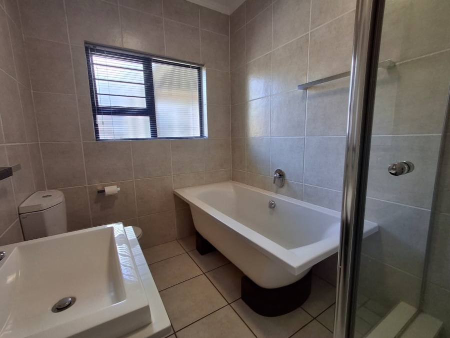 3 Bedroom Property for Sale in Greenstone Park Estate Gauteng