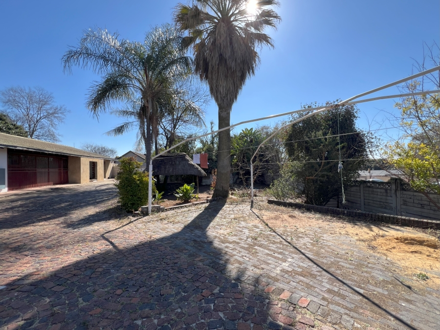 7 Bedroom Property for Sale in Robindale Gauteng