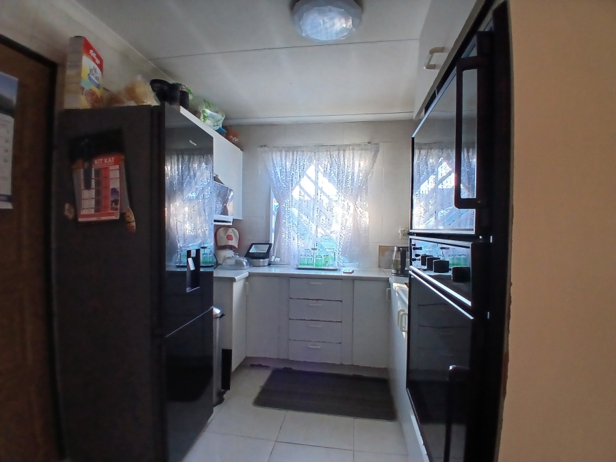 2 Bedroom Property for Sale in Lotus Gardens Gauteng