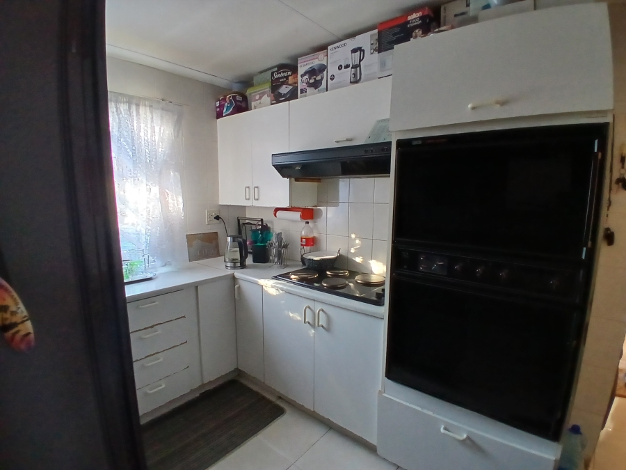2 Bedroom Property for Sale in Lotus Gardens Gauteng