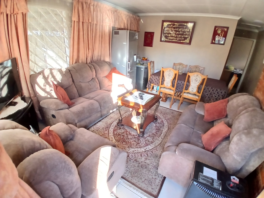 2 Bedroom Property for Sale in Lotus Gardens Gauteng