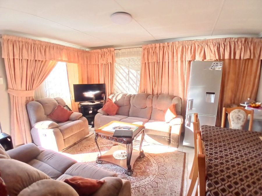 2 Bedroom Property for Sale in Lotus Gardens Gauteng