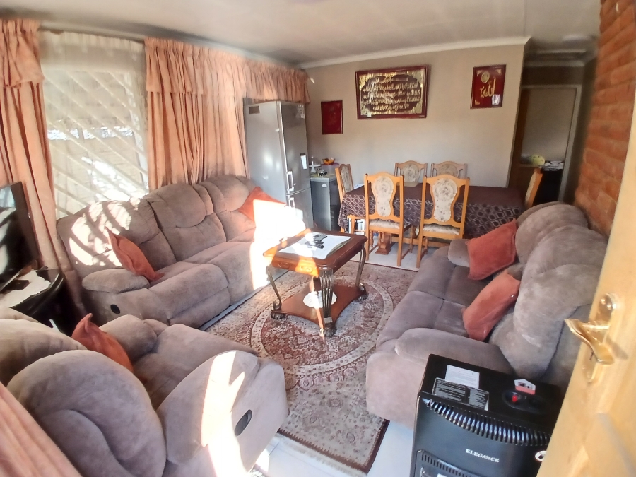 2 Bedroom Property for Sale in Lotus Gardens Gauteng