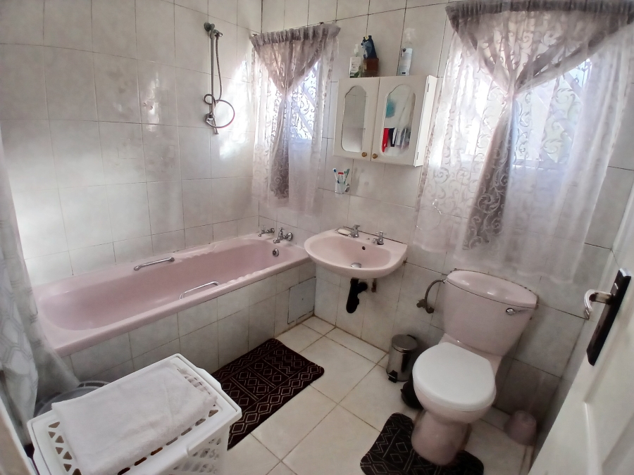 2 Bedroom Property for Sale in Lotus Gardens Gauteng
