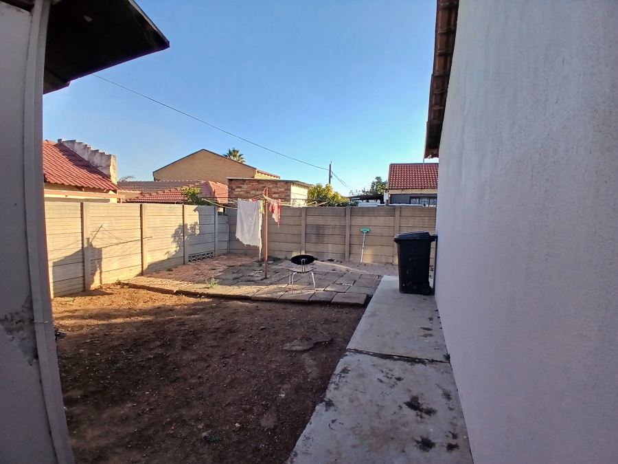 2 Bedroom Property for Sale in Lotus Gardens Gauteng